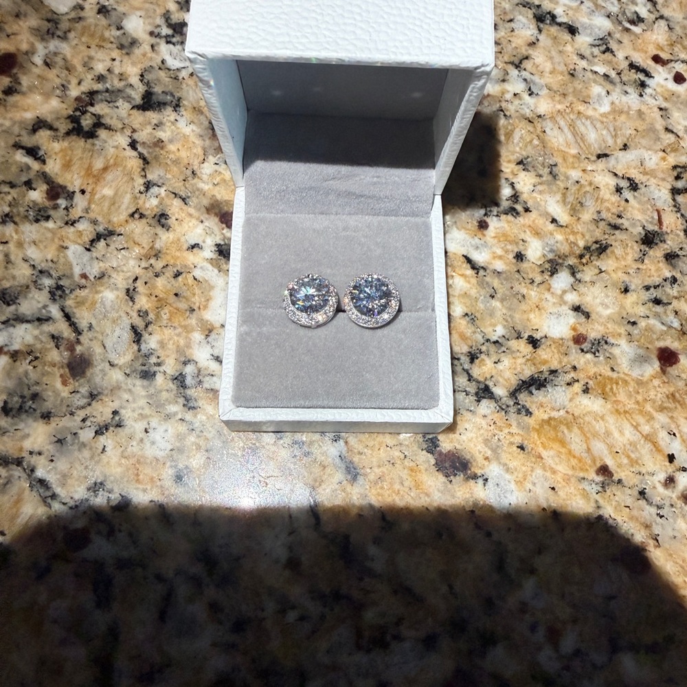 Moissanite VVS diamond earrings 8mm
